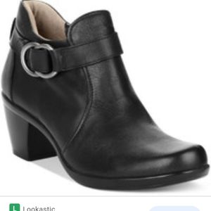 Naturalizer Elyse black leather booties
